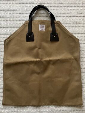 Filson NWOT 280 Log Carrier